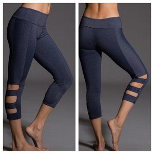 Onzie Slit Capri Leggings in Gray/Blue Color Size Extra Small